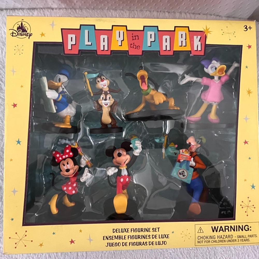 Disney Parks Mickey Mouse and Friends Deluxe Figurine Play Set New with Box